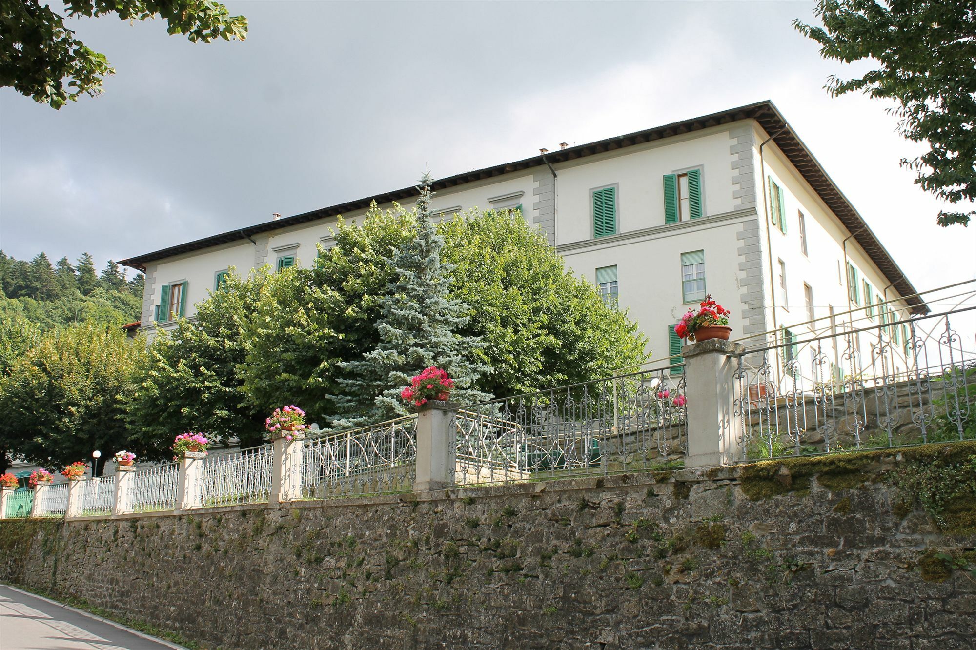Hotel Croce Di Savoia Vallombrosa Ngoại thất bức ảnh